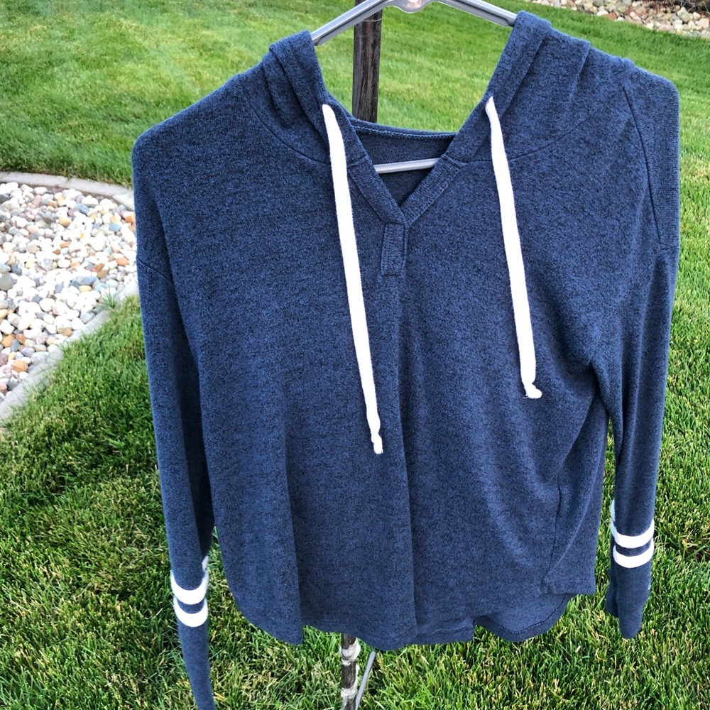 Super cute blue lightweight long sleeve with hood